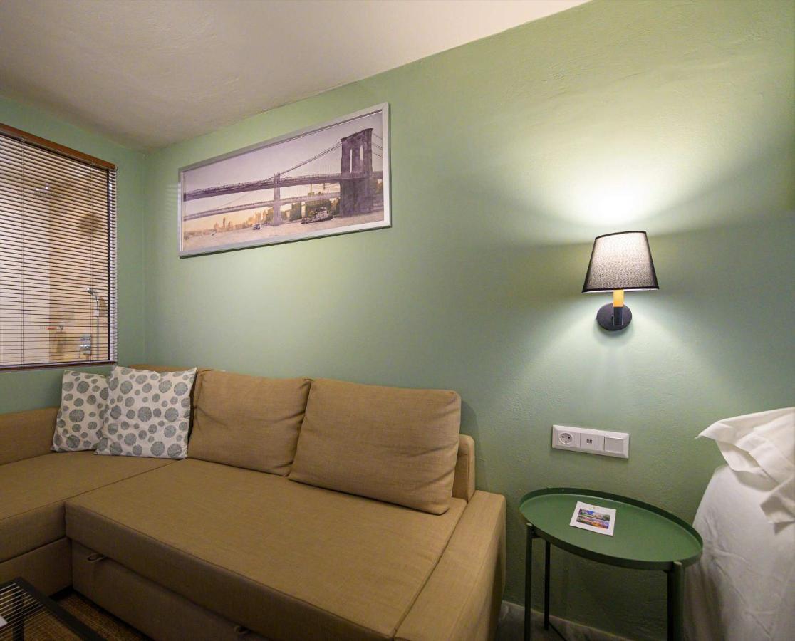Pol's studio, Kalamata Mediterranean Apartments Esterno foto